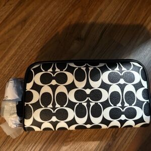 Nwt coach cosmetics travel case toiletry bag signature print